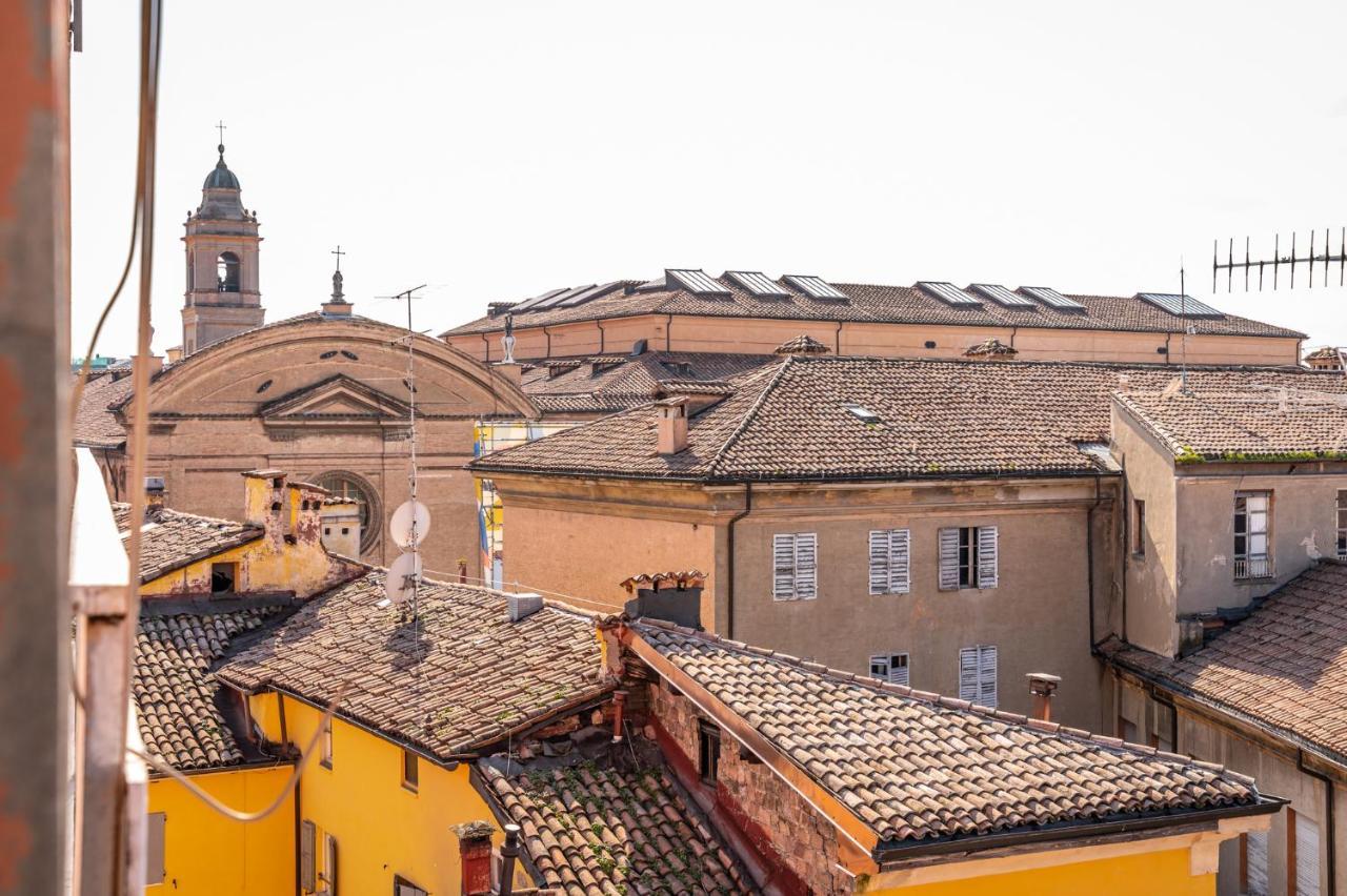 Dalla Bruna - Above The Roofs Of The Centre Modena Buitenkant foto